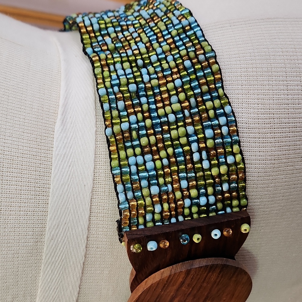 Beaded stretchy belt with wooden clasp closure Boho Festival 70's Hippie - Picture 3 of 10